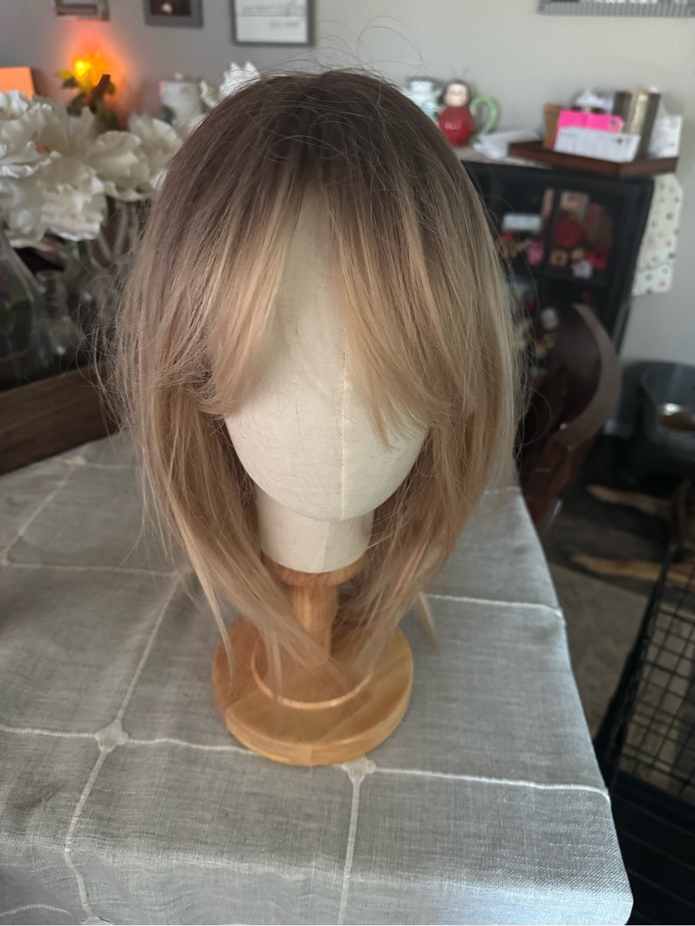Women's Layered Synthetic Wig with Soft Blonde Balayage